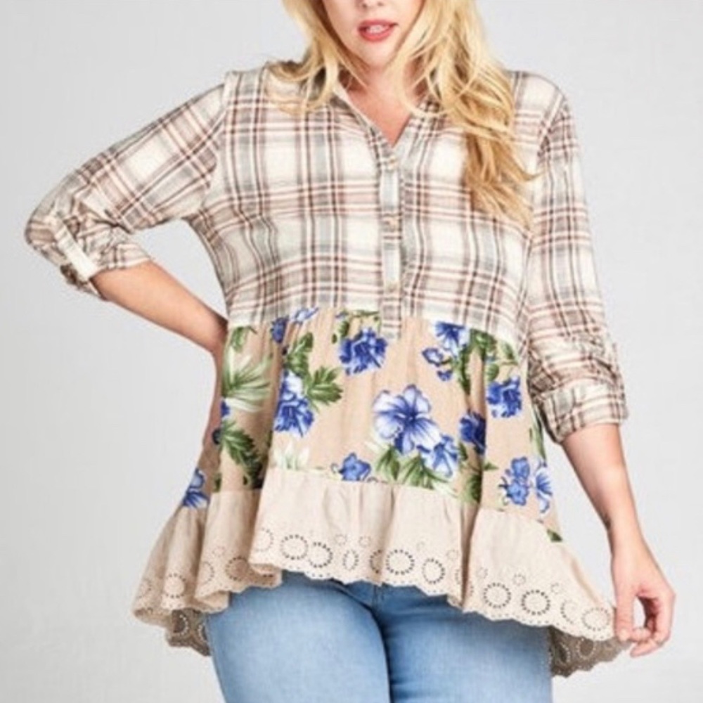 Giddy Up Glamour Plaid Floral Button Up‎ Top Medium